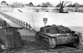 StuG III Ausf. F/8 del StuGAbt 901 con cadenas de invierno (Winterketten).