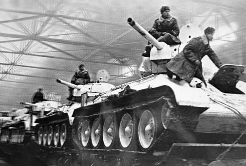 Archivo:T-34 production 916745.jpg