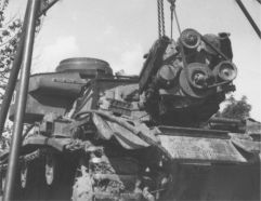 Quitar el motor de un Panzer III era una operación sencilla para los ingenieros. La unidad propulsora, que pesaba unos 1.000 kg, tenía una vida útil media de 1.500 km.