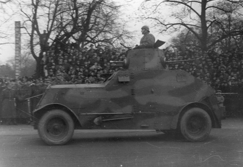 Archivo:Defilada 1936 Ursus wz29.jpg