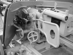 Mira ZF 3×8 en un cañón anticarro 7,5 cm PaK 40.
