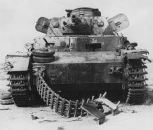 Un Pz.IV Ausf. E del Pz.Rgt. 5 dañado por un impacto directo en el frontal. El impacto arrancó la placa de blindaje añadido de 20 mm y penetró el blindaje principal de 30 mm atravesando el visor de conductor, que falleció en el acto. 13 de diciembre de 1941.