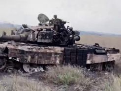 Restos de un PT-91 Twardy destruido en el campo de batalla ucraniano en febrero de 2024.[11]