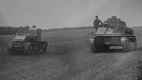 La Morris-Martel Two-Man Tankette en maniobras con la Fuerza Mecanizada Experimental británica.