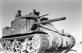 Un M3 Medium Tank con cañón de 75 mm M3 (L/40) en Túnez, febrero/marzo de 1943.
