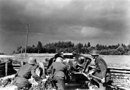 Posición de disparo de un PaK 97/38 cerca de la ciudad lituana de Biržai, Lituania, agosto de 1944.