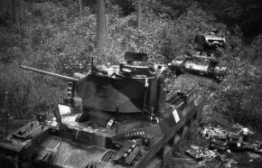 Un par de Matilda II en Arrás.
