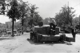 Un Zrínyi II destruido en el Parque Vérmező de Budapest, 1945.