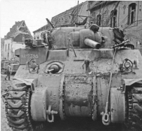 Sherman Crocodile con el 739.º Batallón de Tanques en en Julich, Alemania, 1945.