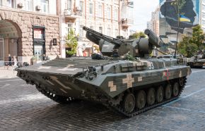Un BMP-1TS ucraniano durante el desfile militar del Día de la Independencia de Ucrania de 2021.