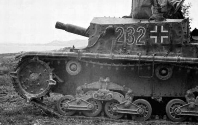 Archivo:StuG M 42 232 4.jpg