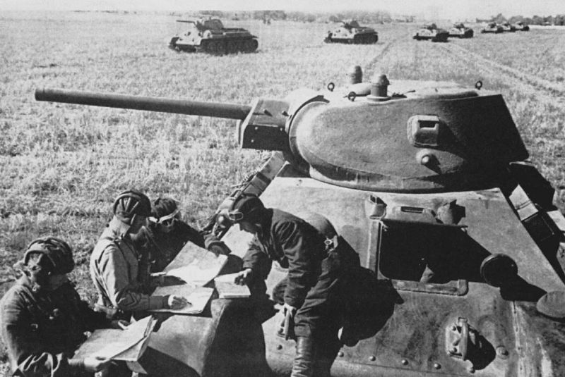 Archivo:T34 tanks.jpg