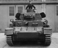 Un comandante Panzer sobre uno de los primeros Panzer IV Ausf. A construidos. En esta foto se ve abierto el visor derecho del conductor sólo presente en los Ausf. A, D y E.