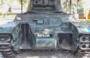 Este ejemplar de Matilda II que había sido destruido por el frontal y que no ha sido bien restaurado podemos ver como sería sin dichos compartimentos.