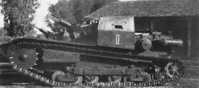 CV 33 Serie 2 con ametralladoras gemelas y segunda rueda tensora independiente.