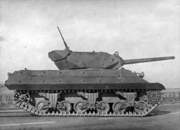 Uno de los primeros M10 GMC en el campo de pruebas del NIIBT soviético, septiembre de 1943.