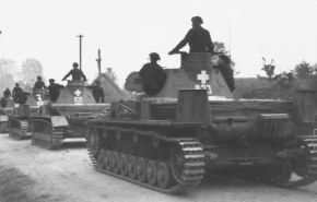 Columna de carros Panzer IV de la 1.ª División Panzer unos 52 km al sur de Varsovia. Los cuatro primeros eran Ausf. B y el último era un Ausf. A.