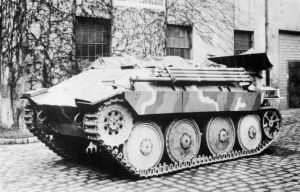Bergepanzer 38(t) spade frontleft.jpg