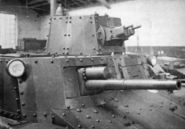 Detalle del armamento del Carro Armato Medio 11/39 compuesto por un cañón Vickers-Terni de 37 mm y 2 ametralladoras Breda de 8 mm.