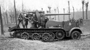 BunkerFlak durante una operación de combate con la primera y controvertida versión de la Balkenkreuz.