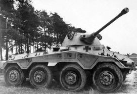 Uno de los 100 Sd.Kfz 234/2 producidos por Büssing-NAG.