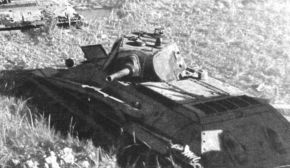 Torreta original construída mediante placas soldadas mayoritaria en los T-34 Mod. 1940, usada en parte de los Mod. 1941 y en algunos Mod. 1942.