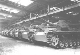 Estos fueron los primeros Panzer III Ausf. J completados por MAN en diciembre de 1941 con el cañón largo 5 cm KwK 39 L/60, renombrados Ausf. L en marzo de 1942.