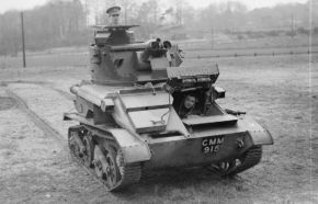 La mayoría de los tanques ligeros Light Tank Mk.VI estaban armados con una Vickers .50 y una Vickers .303.