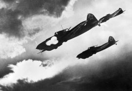 Variso Ilyushin Il-2 atacando las unidades blindadas germanas durante la Batalla de Kursk.