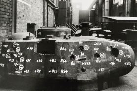Mediciones de espesor en el lateral derecho de una torreta de T-34-85 Mod. 1944/1945.