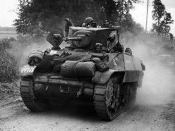 Un Stuart Mk.V (M3A3) en Normandía, verano de 1944.