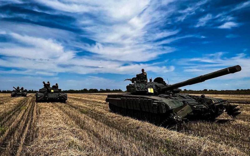 Archivo:UA non-standard T-72M1R 02.jpg