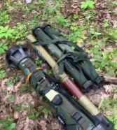 Un DRTG-73 entre un NLAW y un par de Nammo M72 LAW, mayo de 2022.